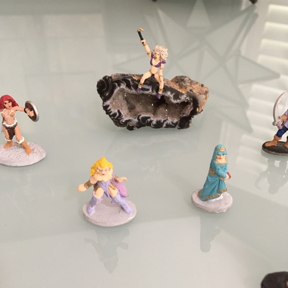 Lot of 12 painted figurines - Picture 3 of 9